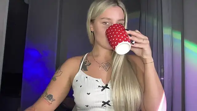 Snapshot of Sasha_yourdream chatting on 09/14/25, 07:36 Sasha yourdream online show from 09/14/25, 07:36