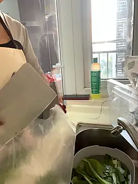 Snapshot of smgirls chatting on 11/15/25, 09:24 smgirls online show from 11/15/25, 09:24