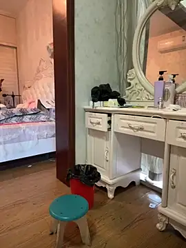 Snapshot of smgirls chatting on 10/27/25, 09:32 smgirls online show from 10/27/25, 09:32