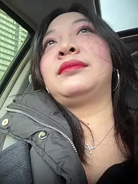 Snapshot of smgirls chatting on 12/15/25, 02:17 smgirls online show from 12/15/25, 02:17