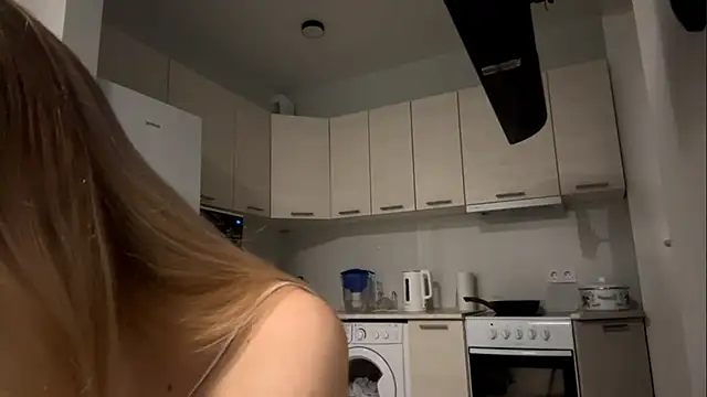 Denni Spilber online show from 10/28/25, 03:22