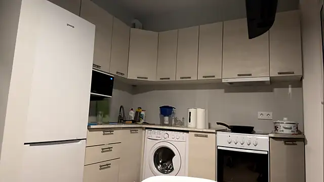 Denni Spilber online show from 11/02/25, 03:28