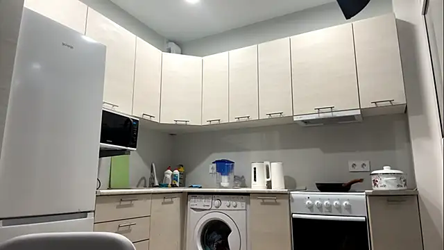 Denni Spilber online show from 10/13/25, 03:13