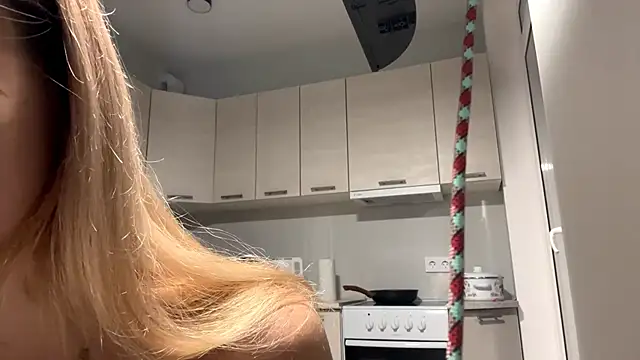 Denni Spilber online show from 10/23/25, 05:22