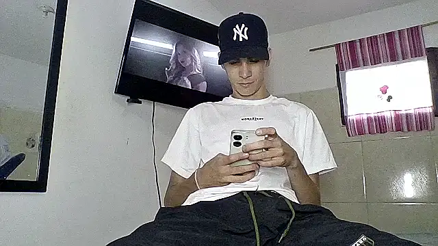 sam hottt online show from 10/15/25, 09:23
