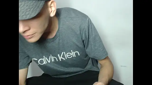 sam hottt online show from 10/18/25, 04:42