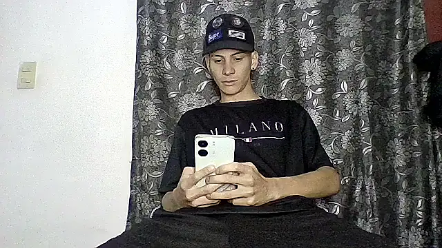 sam hottt online show from 09/30/25, 04:51