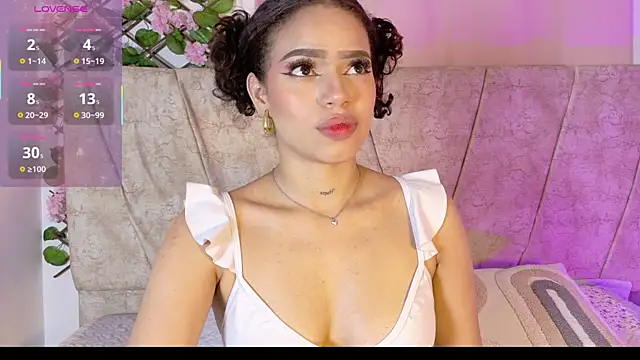 Snapshot of LaraGiil chatting on 11/10/25, 01:38 LaraGiil online show from 11/10/25, 01:38