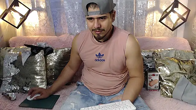 Snapshot of thiago_bos chatting on 09/24/25, 11:28 thiago bos online show from 09/24/25, 11:28