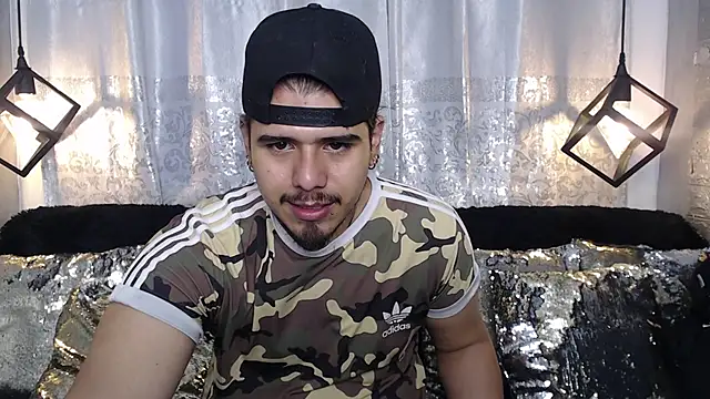 Snapshot of thiago_bos chatting on 09/15/25, 11:43 thiago bos online show from 09/15/25, 11:43