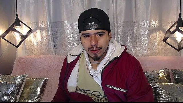 Snapshot of thiago_bos chatting on 09/19/25, 11:25 thiago bos online show from 09/19/25, 11:25