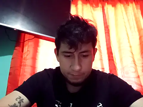 Snapshot of True_Di chatting on 10/14/25, 09:47 True Di online show from 10/14/25, 09:47