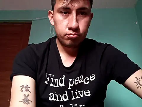 Snapshot of True_Di chatting on 10/25/25, 03:56 True Di online show from 10/25/25, 03:56