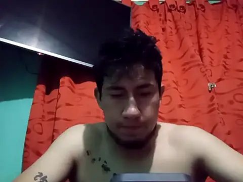 Snapshot of True_Di chatting on 10/18/25, 01:40 True Di online show from 10/18/25, 01:40