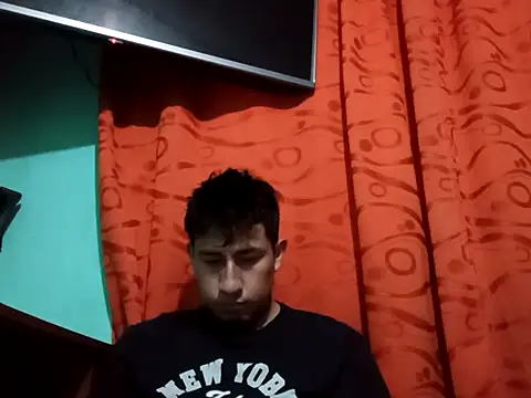 Snapshot of True_Di chatting on 09/26/25, 01:01 True Di online show from 09/26/25, 01:01