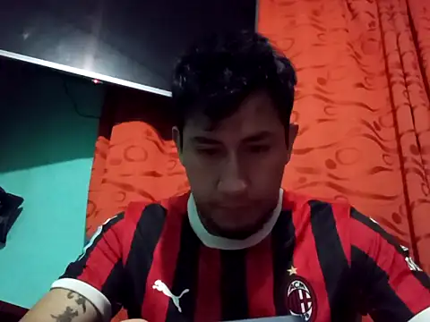 Snapshot of True_Di chatting on 10/06/25, 01:07 True Di online show from 10/06/25, 01:07