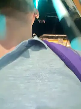 Snapshot of DanteWinter chatting on 12/23/25, 02:11 DanteWinter online show from 12/23/25, 02:11