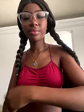 Snapshot of MarianRosse chatting on 01/18/26, 06:11 MarianRosse online show from 01/18/26, 06:11