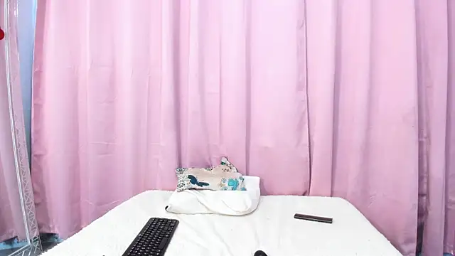 Snapshot of MarianRosse chatting on 07/19/26, 04:48 MarianRosse online show from 07/19/26, 04:48