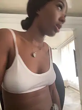 Snapshot of MarianRosse chatting on 01/15/26, 04:43 MarianRosse online show from 01/15/26, 04:43