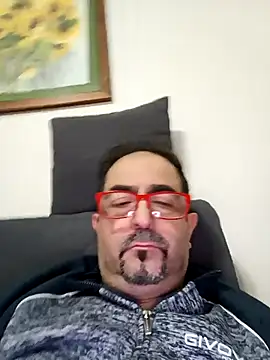 Snapshot of max_im69 chatting on 12/20/25, 09:06 max im69 online show from 12/20/25, 09:06