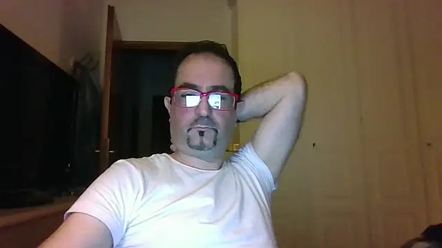 Snapshot of max_im69 chatting on 05/21/26, 10:29 max im69 online show from 05/21/26, 10:29
