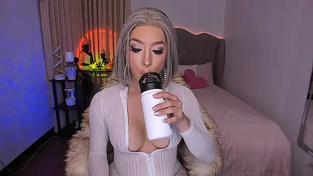 Snapshot of Dream_Goddess chatting on 12/14/25, 07:47 Dream Goddess online show from 12/14/25, 07:47