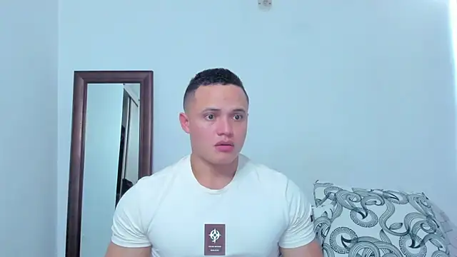 Snapshot of KingLevi01 chatting on 02/19/26, 10:18 KingLevi01 online show from 02/19/26, 10:18