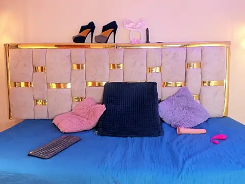 mia wetts online show from 09/26/25, 07:43