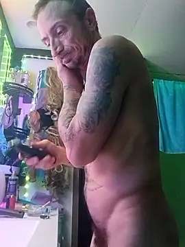 Snapshot of Mrluckstick chatting on 11/27/25, 03:18 Mrluckstick online show from 11/27/25, 03:18