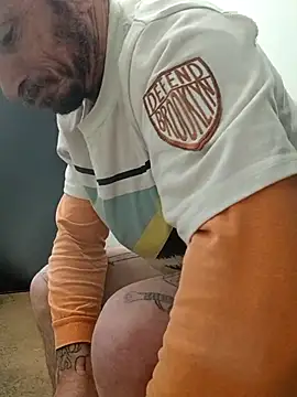 Snapshot of Mrluckstick chatting on 11/15/25, 06:56 Mrluckstick online show from 11/15/25, 06:56