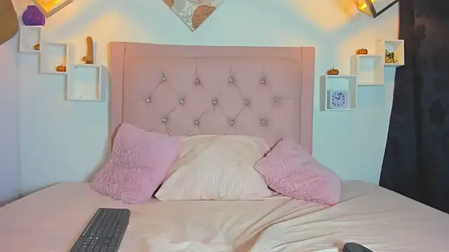 Mia Suarezzz online show from 10/22/25, 11:25