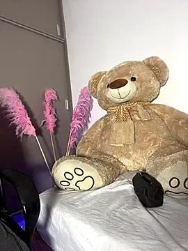 Charlottediolet online show from 09/18/25, 11:24