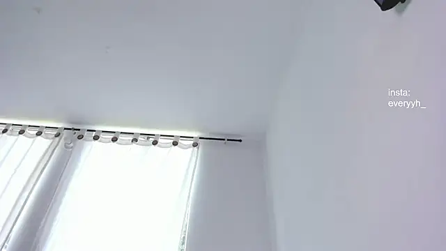 Sweet poetryy online show from 04/15/26, 04:00