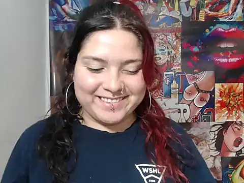 Snapshot of Curvy-Queen chatting on 09/13/25, 03:28 Curvy-Queen online show from 09/13/25, 03:28