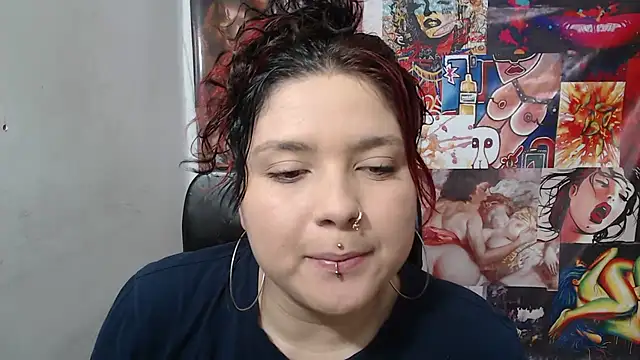 Snapshot of Curvy-Queen chatting on 10/14/25, 07:58 Curvy-Queen online show from 10/14/25, 07:58