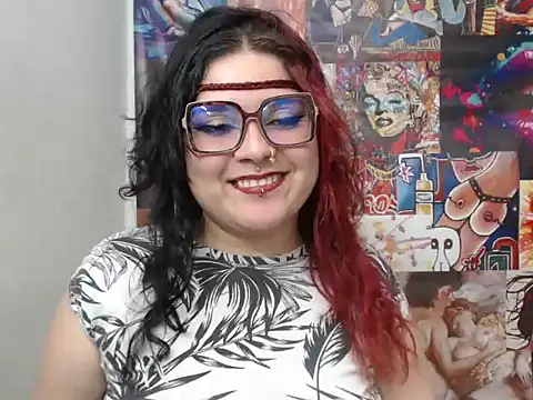 Snapshot of Curvy-Queen chatting on 09/20/25, 03:11 Curvy-Queen online show from 09/20/25, 03:11