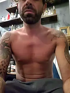 Snapshot of MatteoDom85 chatting on 10/13/25, 11:16 MatteoDom85 online show from 10/13/25, 11:16
