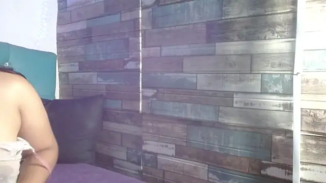 Yesamin Stone18 online show from 04/12/26, 12:08