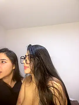 Snapshot of Sweet_and_Rous0 chatting on 12/20/25, 03:31 Sweet and Rous0 online show from 12/20/25, 03:31