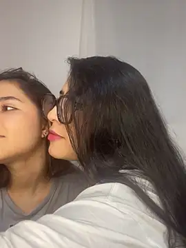 Snapshot of Sweet_and_Rous0 chatting on 10/28/25, 03:18 Sweet and Rous0 online show from 10/28/25, 03:18