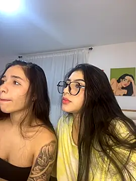 Snapshot of Sweet_and_Rous0 chatting on 10/04/25, 04:14 Sweet and Rous0 online show from 10/04/25, 04:14