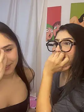 Snapshot of Sweet_and_Rous0 chatting on 10/17/25, 03:43 Sweet and Rous0 online show from 10/17/25, 03:43