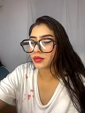 Snapshot of Sweet_and_Rous0 chatting on 10/31/25, 04:42 Sweet and Rous0 online show from 10/31/25, 04:42