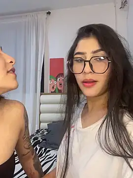 Snapshot of Sweet_and_Rous0 chatting on 09/14/25, 04:13 Sweet and Rous0 online show from 09/14/25, 04:13