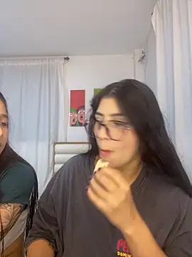 Snapshot of Sweet_and_Rous0 chatting on 10/06/25, 02:35 Sweet and Rous0 online show from 10/06/25, 02:35