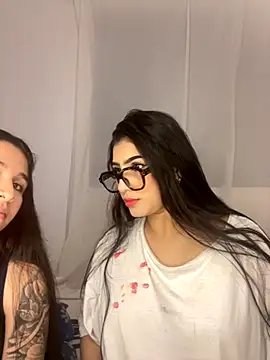 Snapshot of Sweet_and_Rous0 chatting on 11/03/25, 03:23 Sweet and Rous0 online show from 11/03/25, 03:23