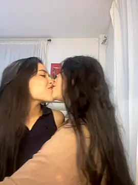 Snapshot of Sweet_and_Rous0 chatting on 09/27/25, 03:34 Sweet and Rous0 online show from 09/27/25, 03:34