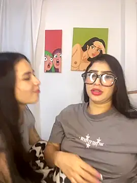 Snapshot of Sweet_and_Rous0 chatting on 10/15/25, 04:44 Sweet and Rous0 online show from 10/15/25, 04:44
