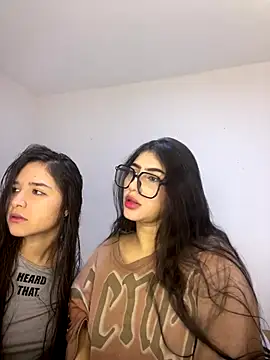 Snapshot of Sweet_and_Rous0 chatting on 12/19/25, 03:25 Sweet and Rous0 online show from 12/19/25, 03:25